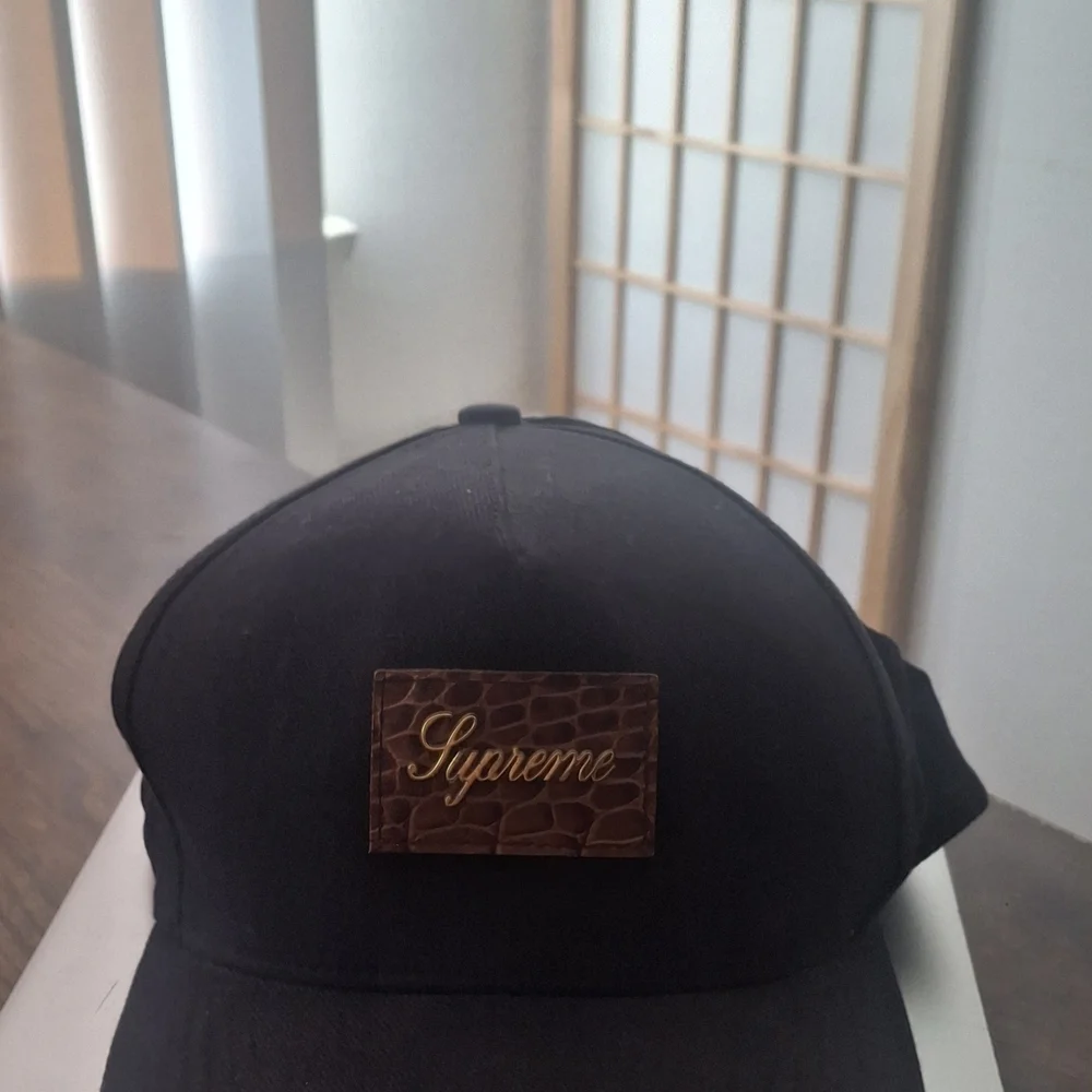 Supreme Black Cap - Picture 1 of 3